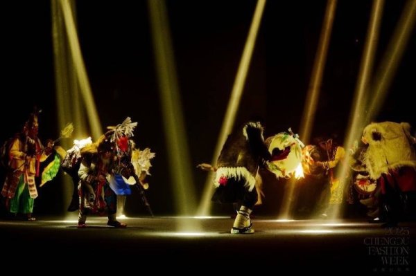 高开网 当羌绣走上T台：汶川携手成都时尚产业协会打造文旅融合新范式